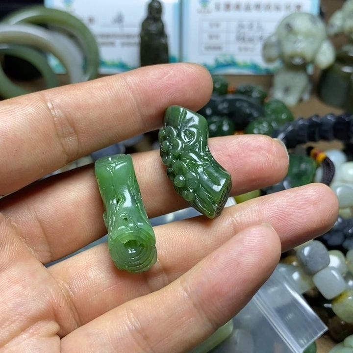 灌***)颈饰未镶嵌和田玉