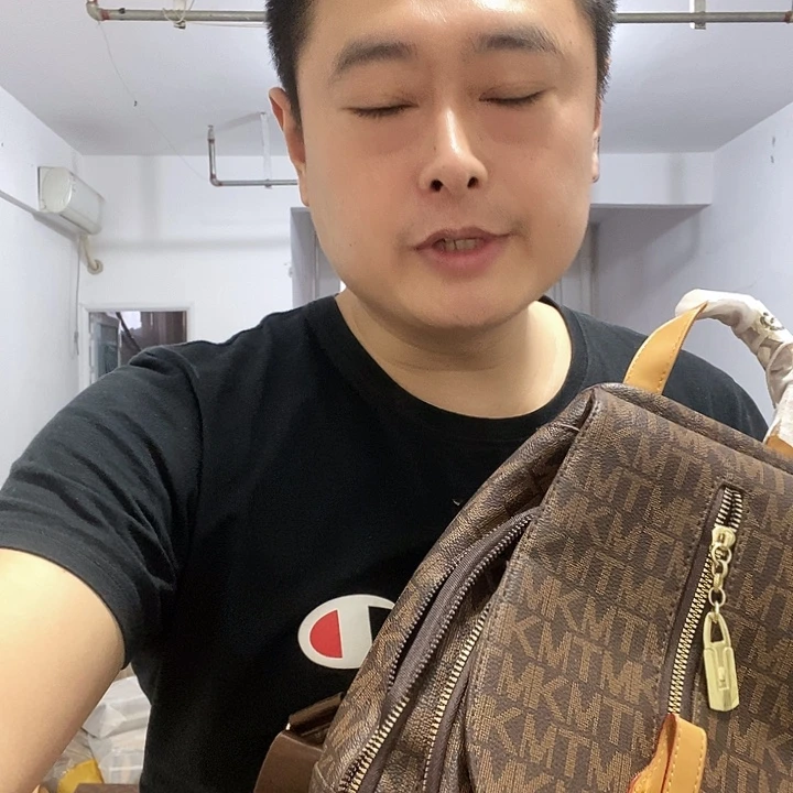 黄牛皮（革）鳄鱼皮（革）犏牛皮（革）