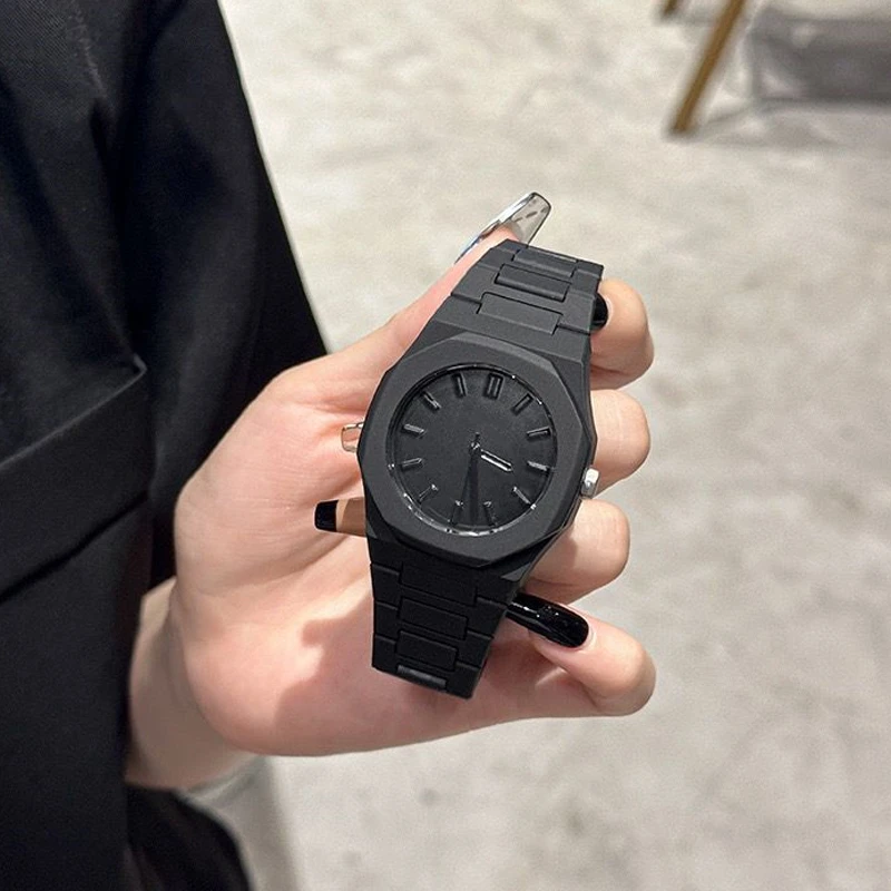 2025年新款手表轻奢潮流女款高级感多巴胺色情侣表黑武士防水腕表