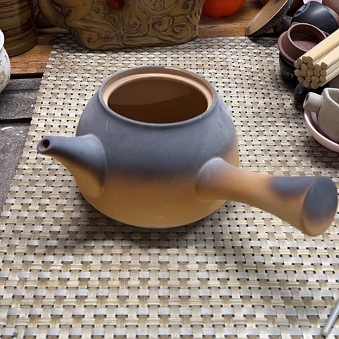 微瑕，不能明火，无盖700毫升1个