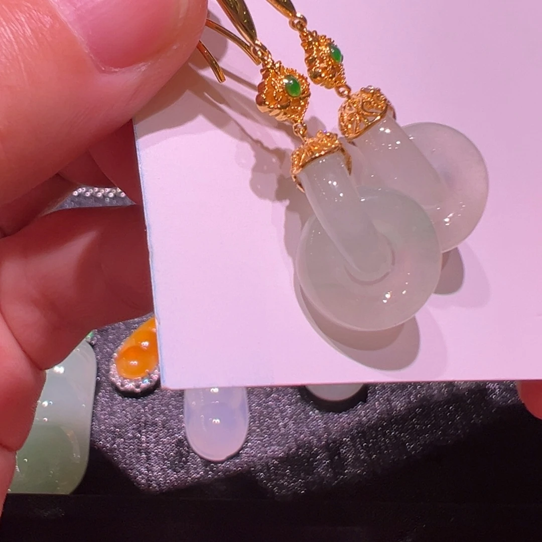 颈饰18K金镶嵌翡翠耳环