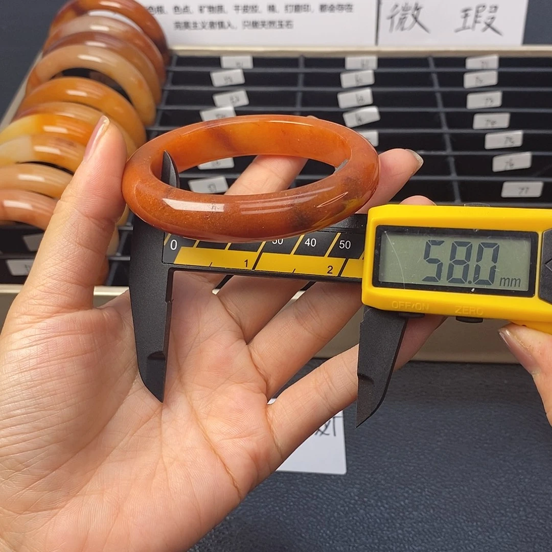 未镶嵌石英质玉（黄龙玉）手镯51号茄子山金沙老油红如血黄龙