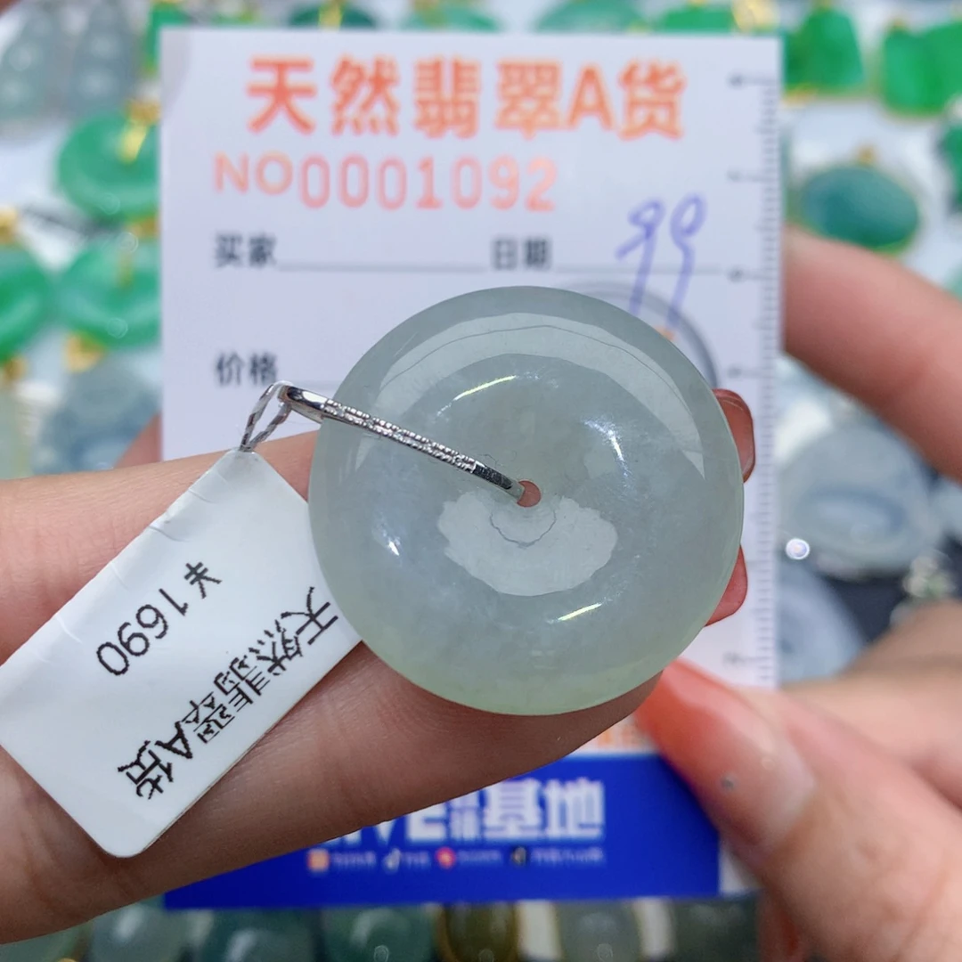 翡翠颈饰18K金镶嵌扣