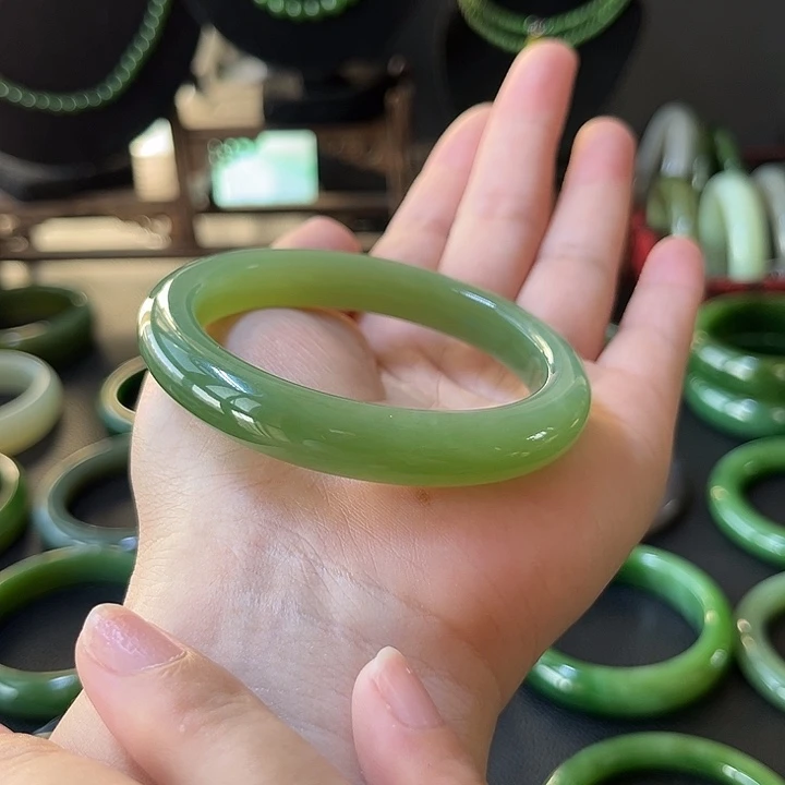 未镶嵌手镯和田玉（碧玉）