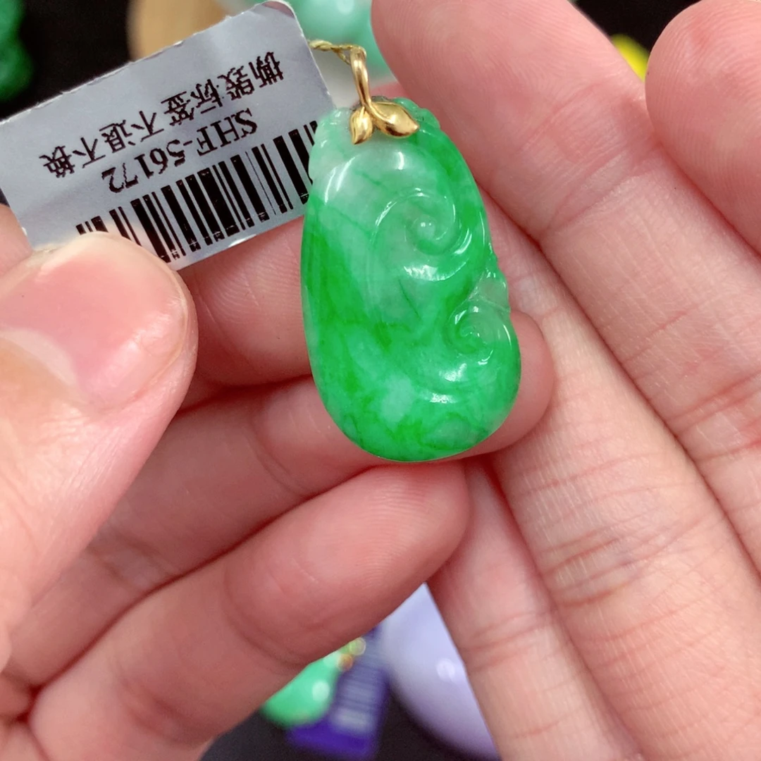翡翠18K金镶嵌颈饰