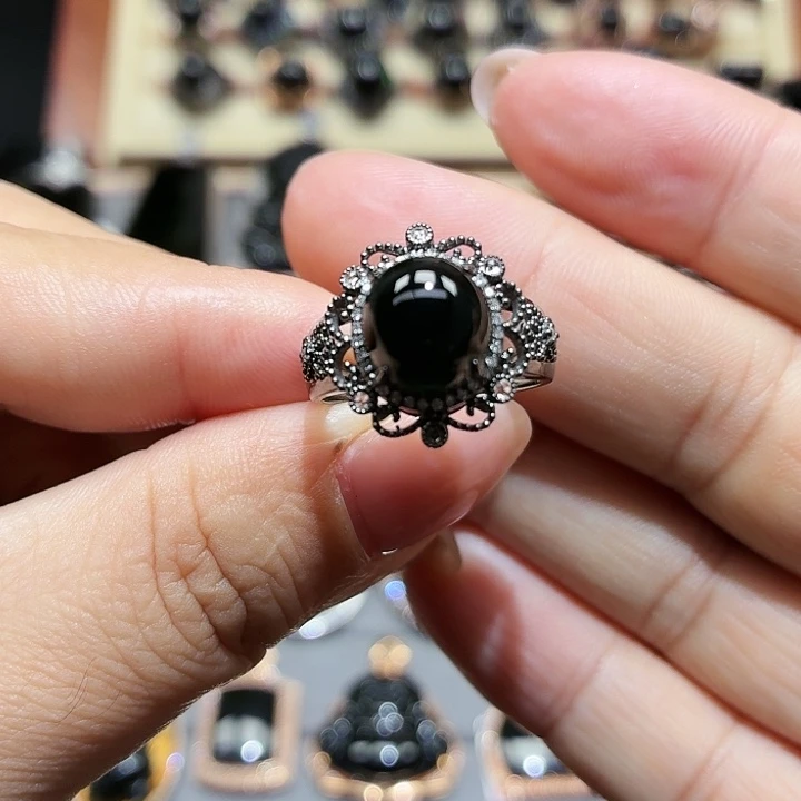 翡翠18K金镶嵌戒指