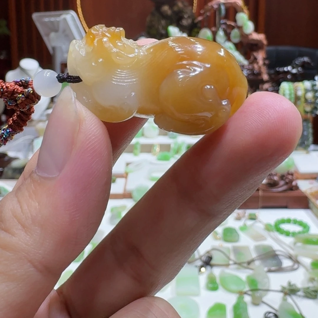和田玉未镶嵌颈饰新疆糖白貔貅