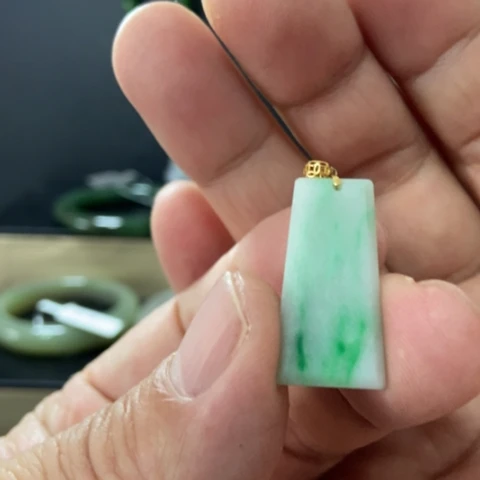 翡翠颈饰18K金镶嵌好看