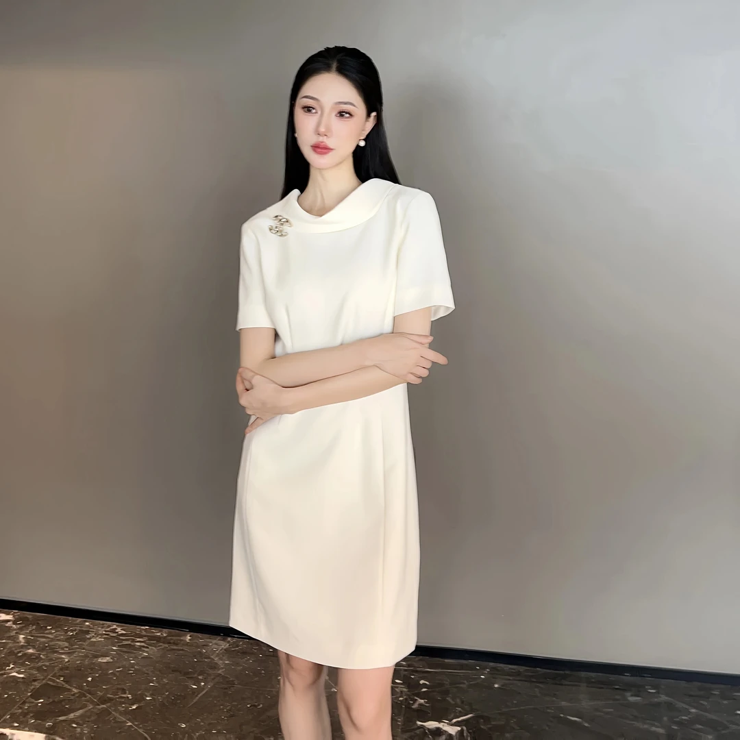 宛宛大大《再造淑女》奶油白丝毛翻领后v领蝴蝶结短袖A字连衣裙