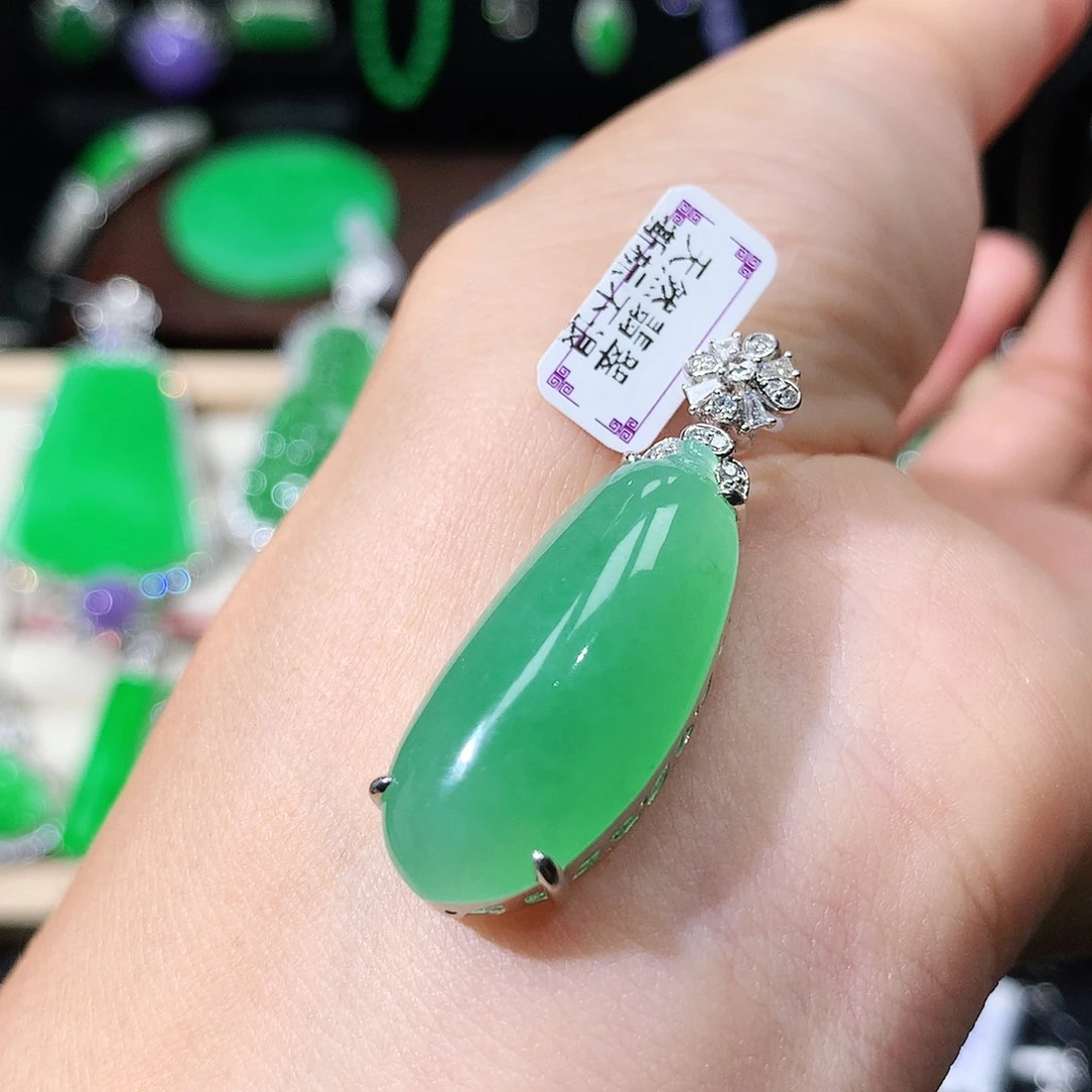 吊坠(不含链)18K金镶嵌翡翠