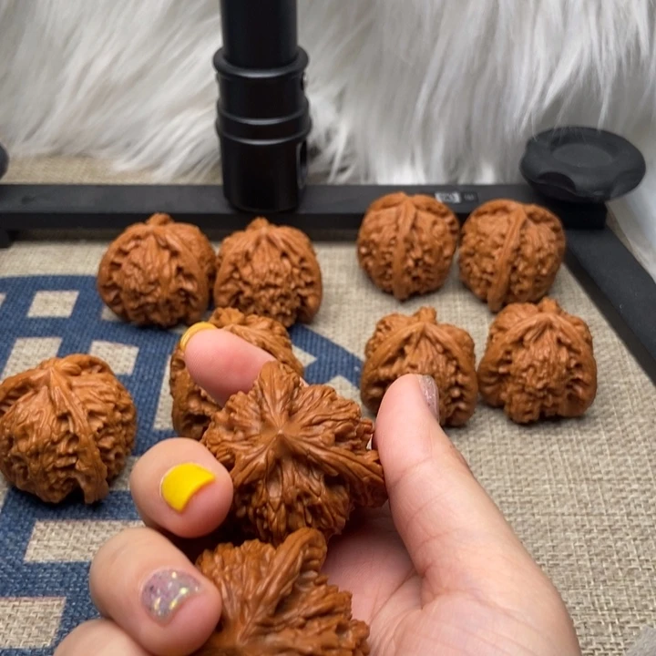 百***万文玩核桃吊坠虎头