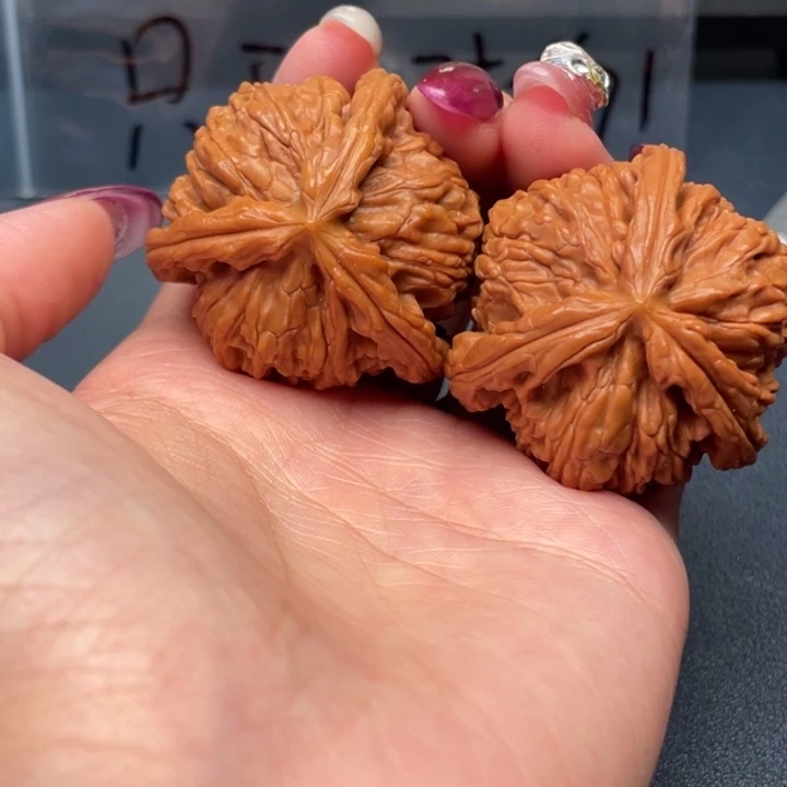 翩***丶文玩核桃吊坠白狮子