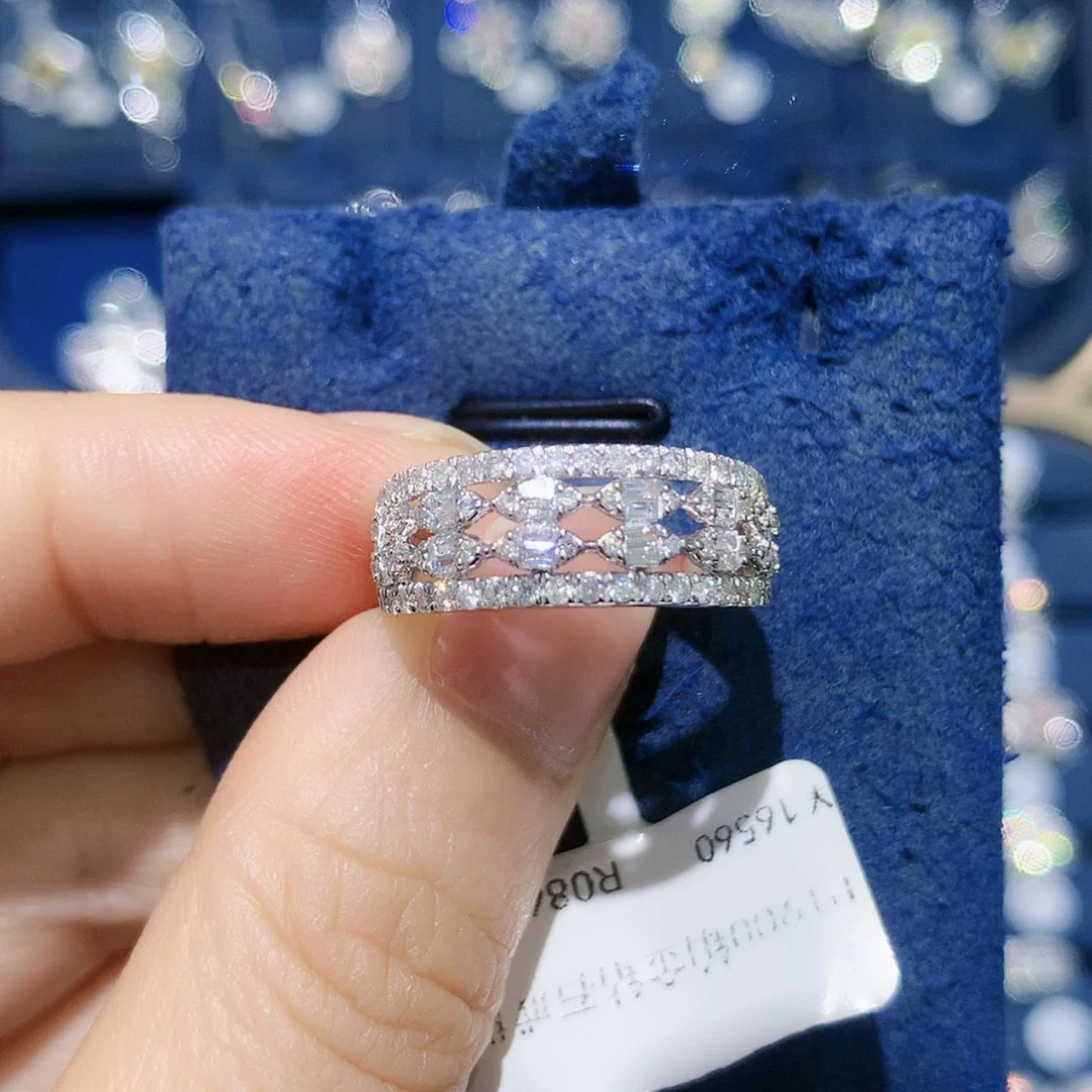 【闪购商品】铂Pt900镶嵌戒托钻石排戒