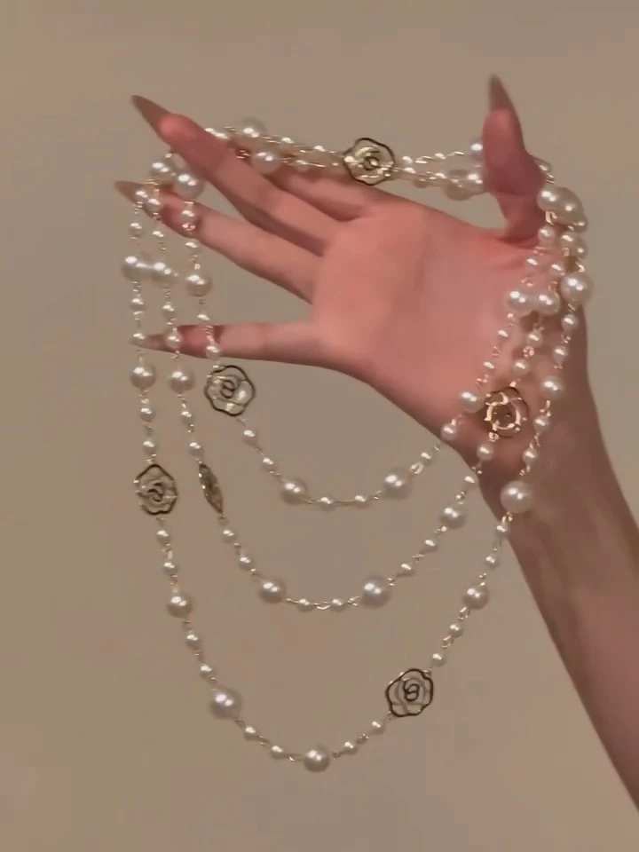 铜合金仿珍珠项链 法式小香风山茶花珍珠项链长款轻奢叠戴锁骨链