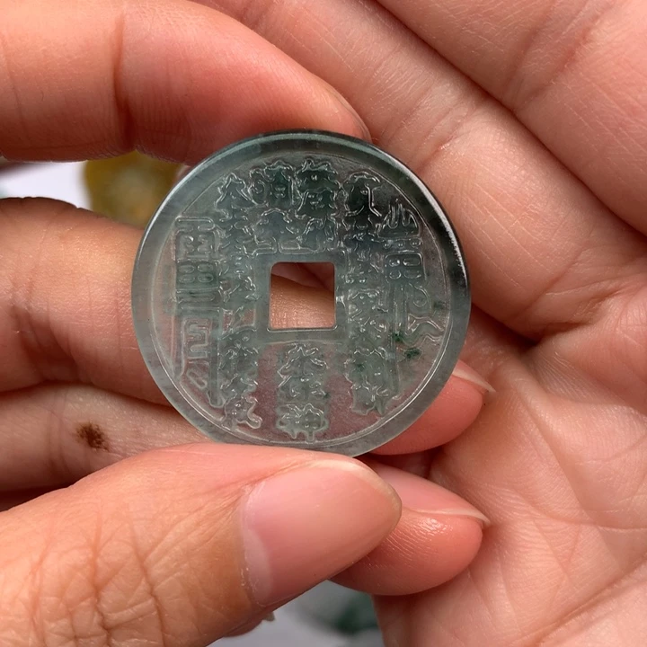 翡翠未镶嵌颈饰L*霞