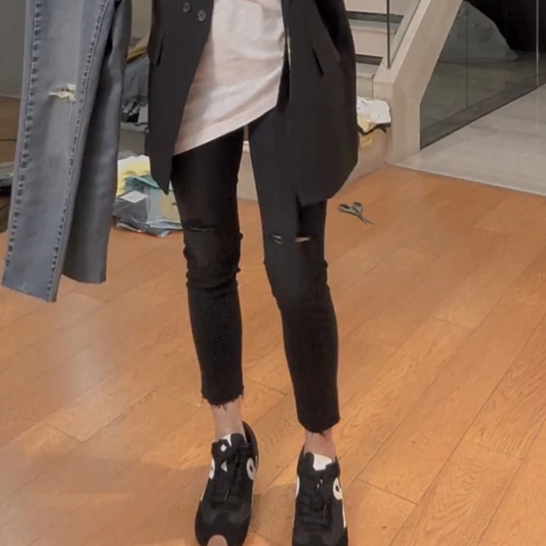 萱贝纯早秋新款2025休闲百搭牛仔裤女高腰修身显瘦破洞九分小脚裤