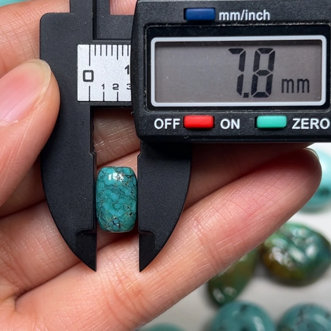 路***吉绿松石未镶嵌珠宝奇石