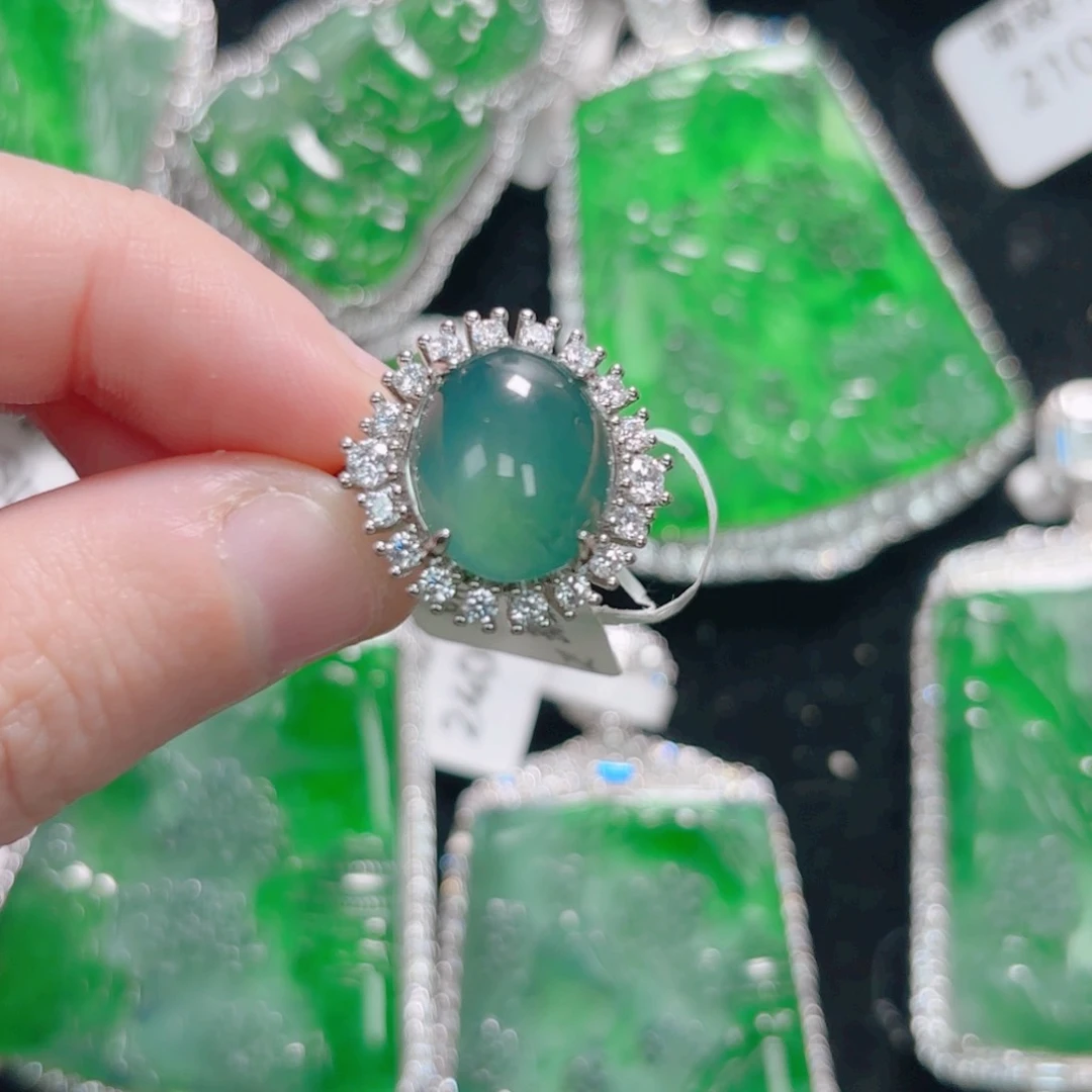 翡翠颈饰未镶嵌蛋面