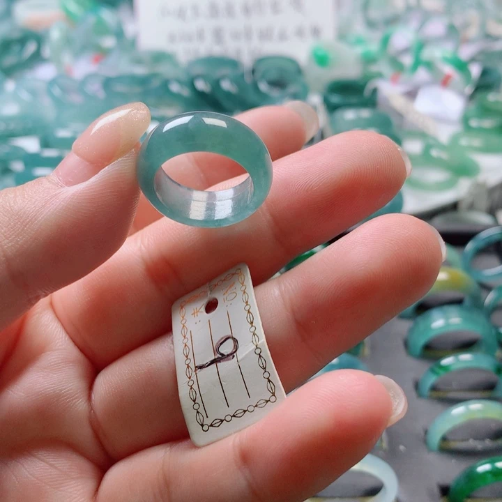 翡翠戒指未镶嵌?**?戒指