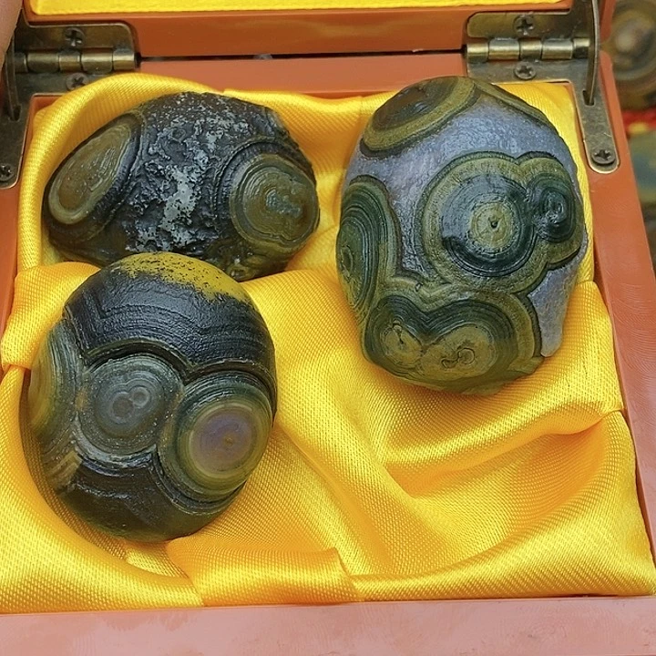 亮*石头珠子是真的