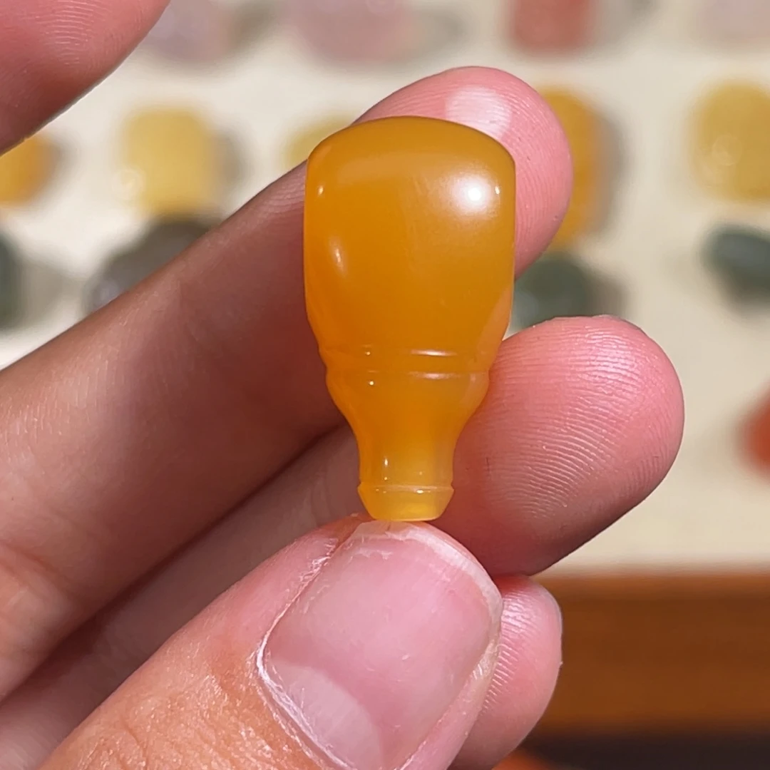 未镶嵌石英质玉（黄龙玉）三通对孔11.5mm