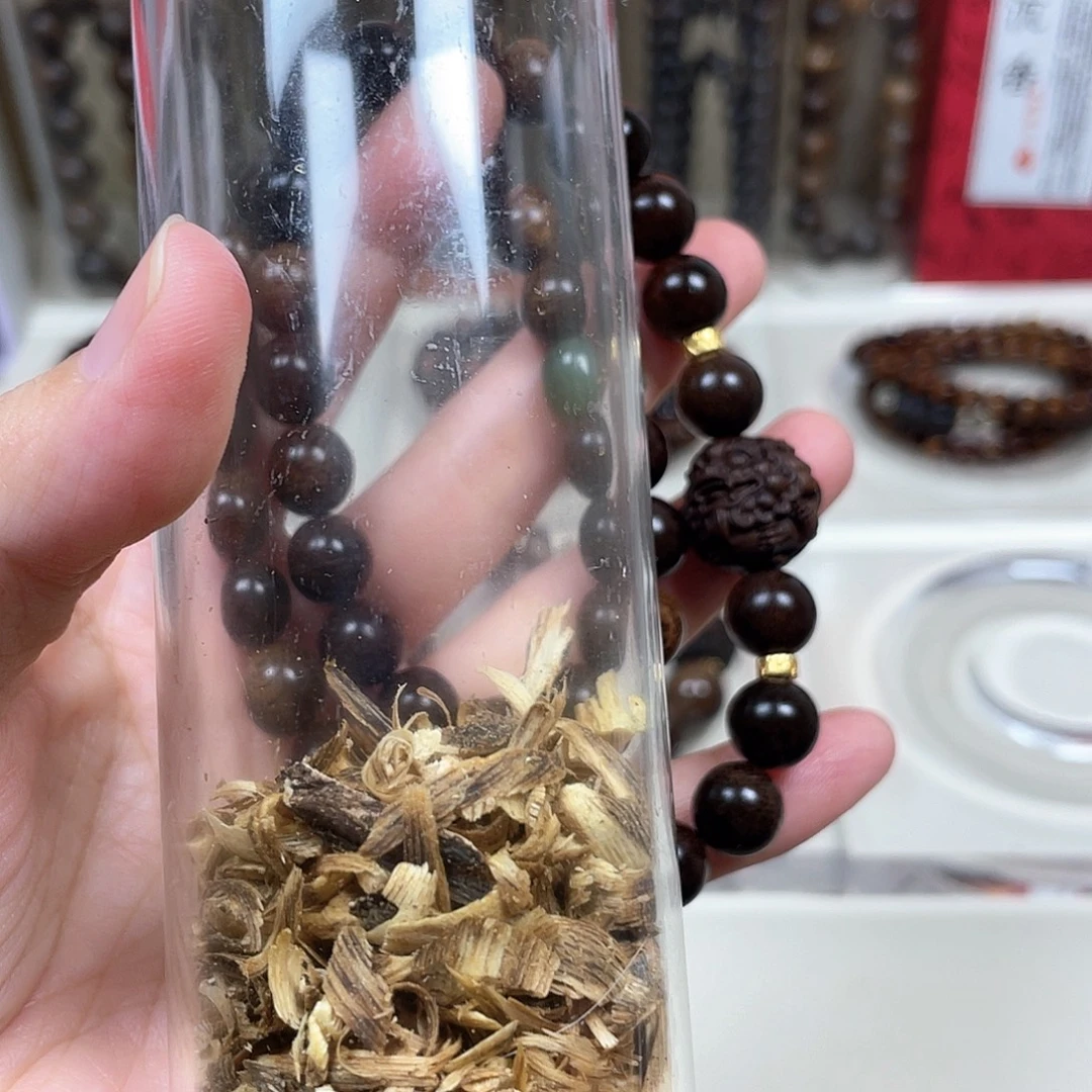 胡***七沉香碎屑沉香+越南芽庄白奇楠留疤料1.0