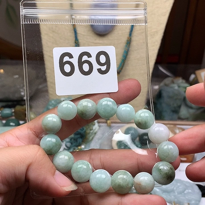 翡翠颈饰未镶嵌巧*力翡翠