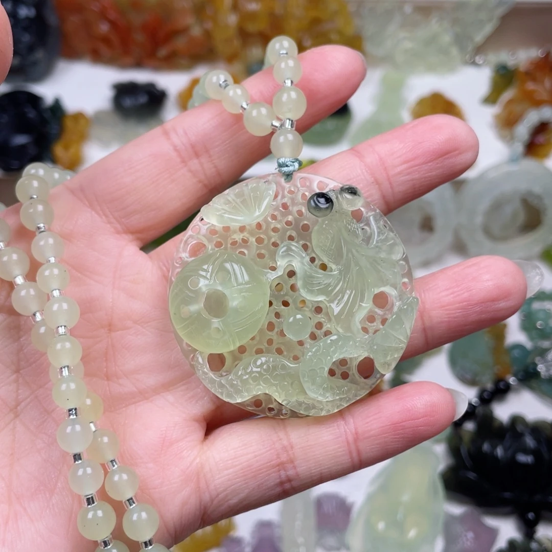 蛇纹石玉未镶嵌颈饰