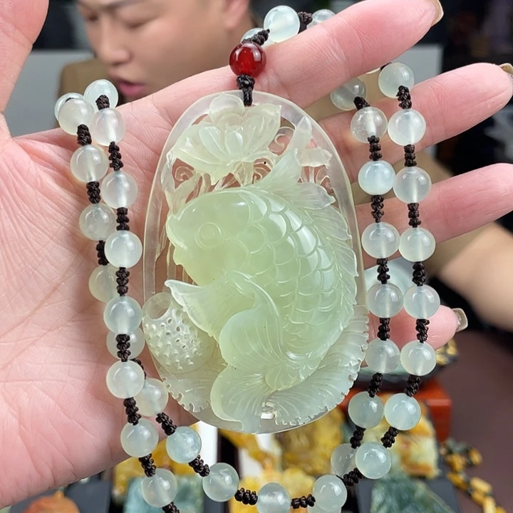 蛇纹石玉未镶嵌颈饰