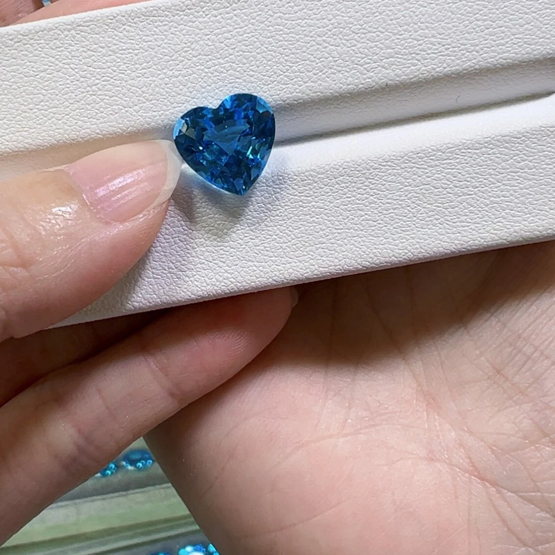 未镶嵌裸石托帕石喵***岛6.73ct心形