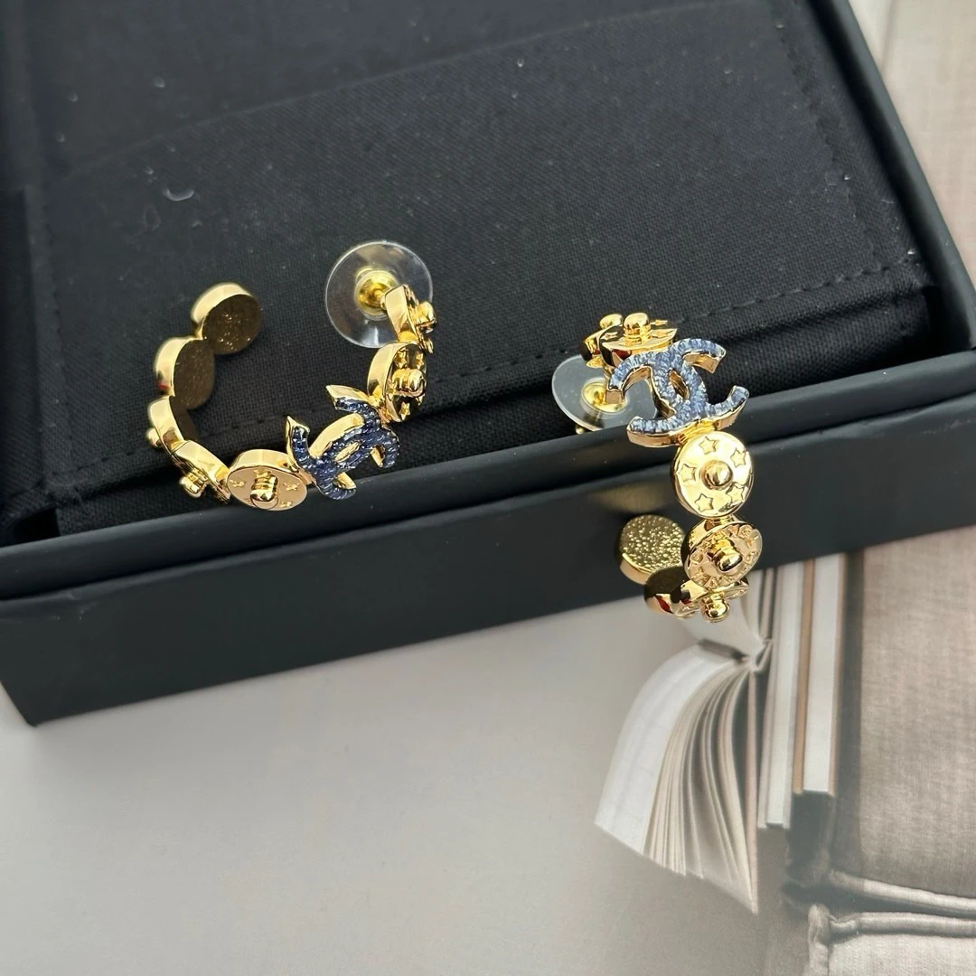 95新 Chanel/香奈儿 Chanel 24p蓝色双c圆环浮雕耳钉/602126682