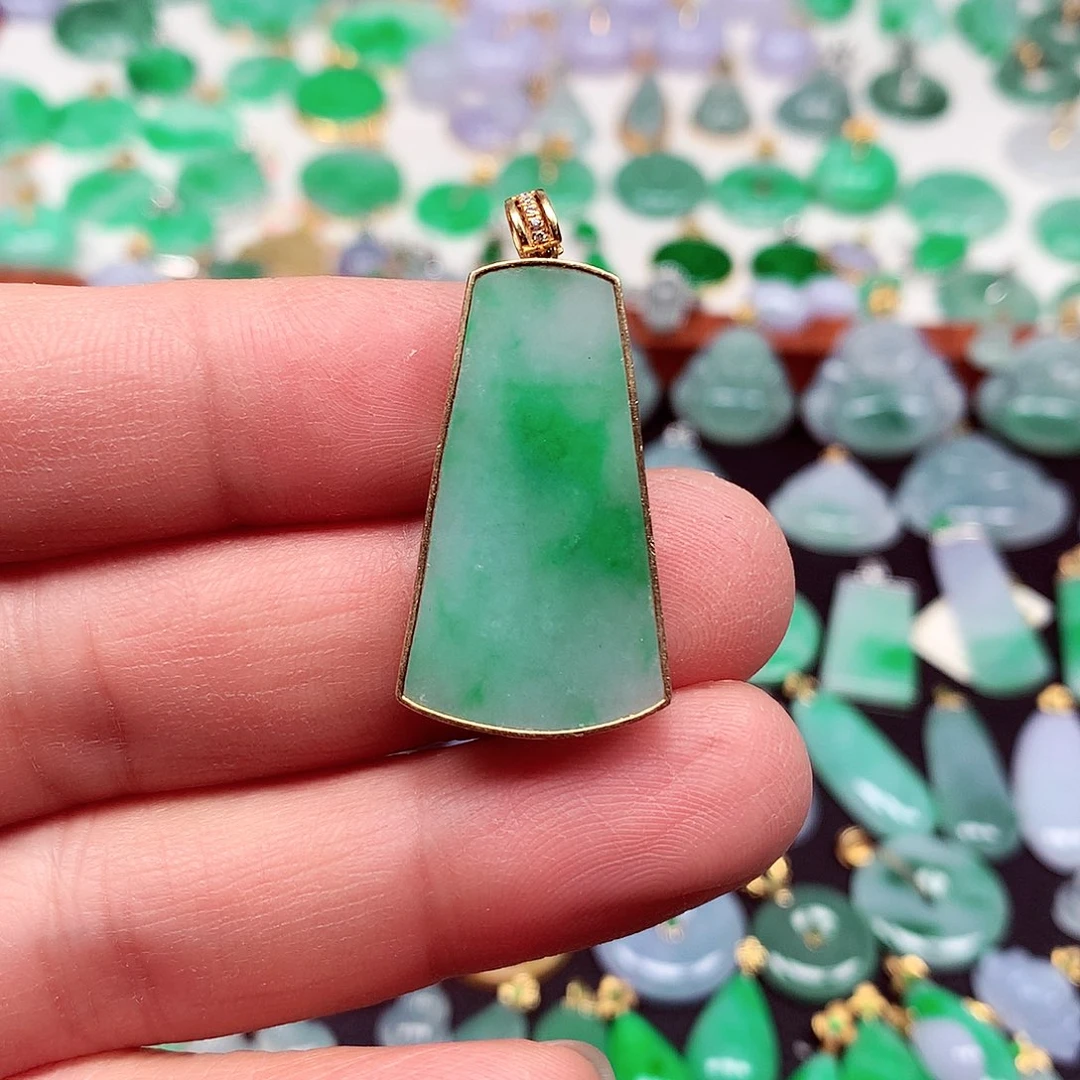 翡翠18K金镶嵌颈饰