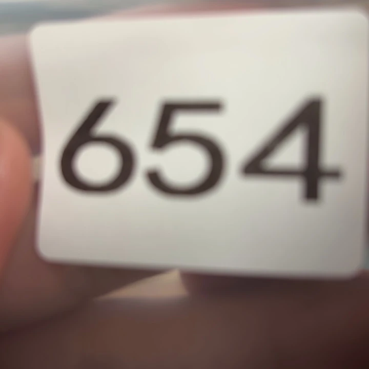 薛***彤直接去拍。