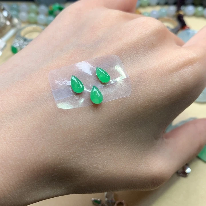 柠***檬翡翠未镶嵌颈饰水滴