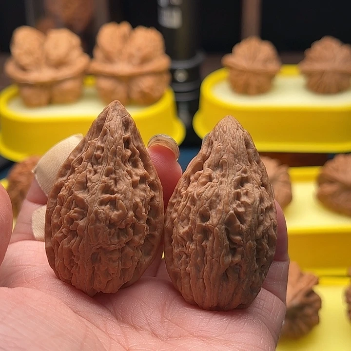 文玩核桃吊坠坐佛 全品