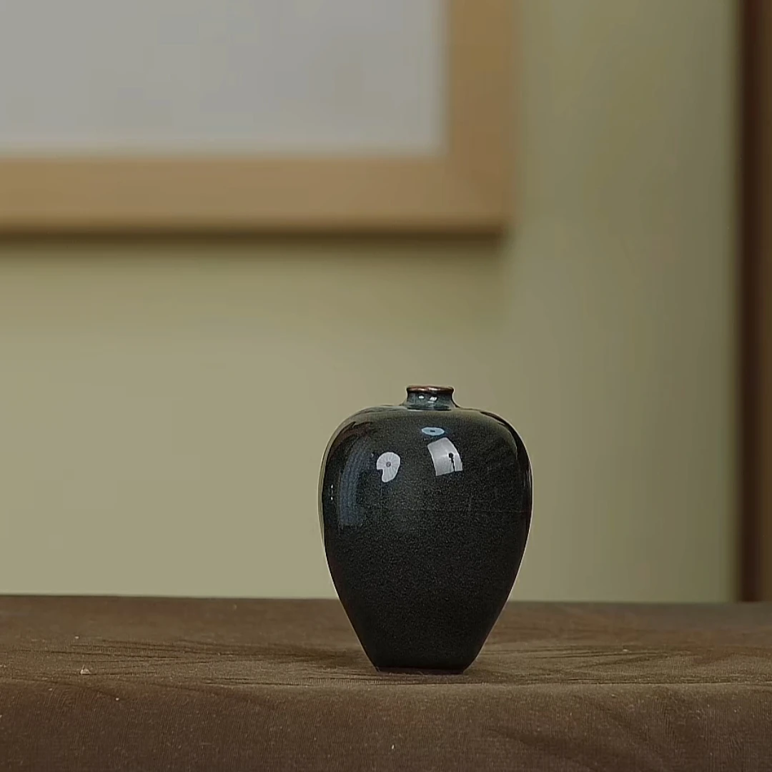 黒美梅瓶指尖文玩陈卫武龙泉青瓷摆件送礼礼盒