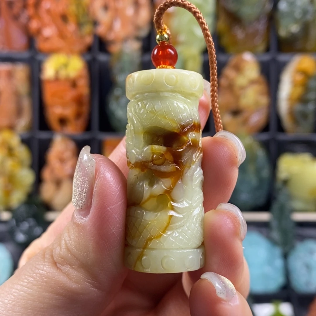 蛇纹石玉颈饰合金