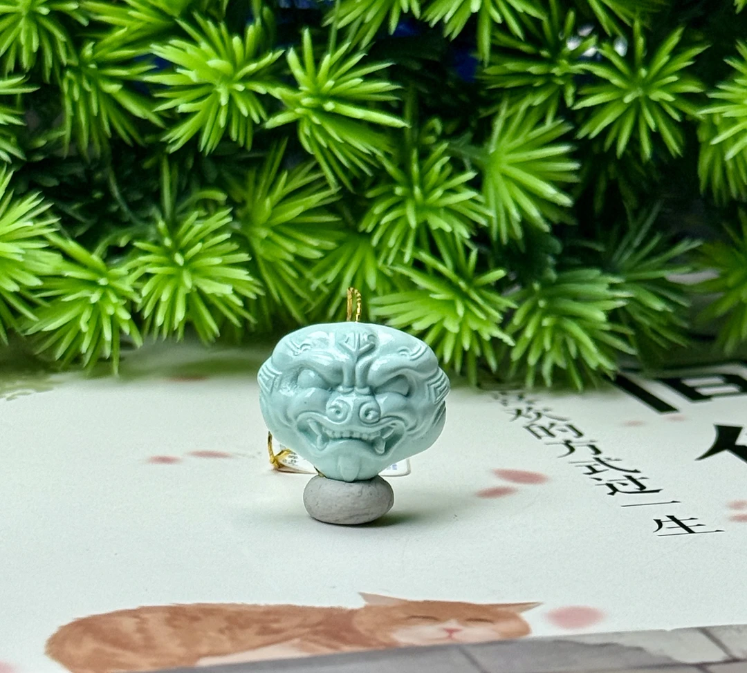 天然原矿绿松石高瓷兽面背云