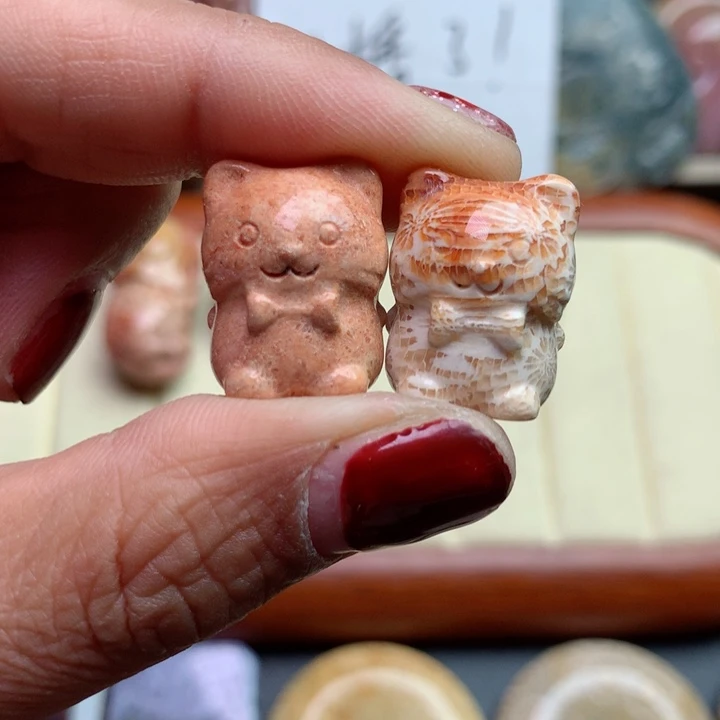 硅化珊瑚（珊瑚玉）颈饰足银镀金镶嵌