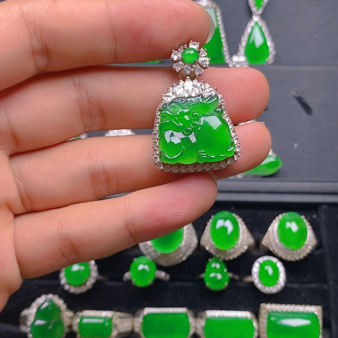 吊坠(赠链)银S925镶嵌翡翠吊坠