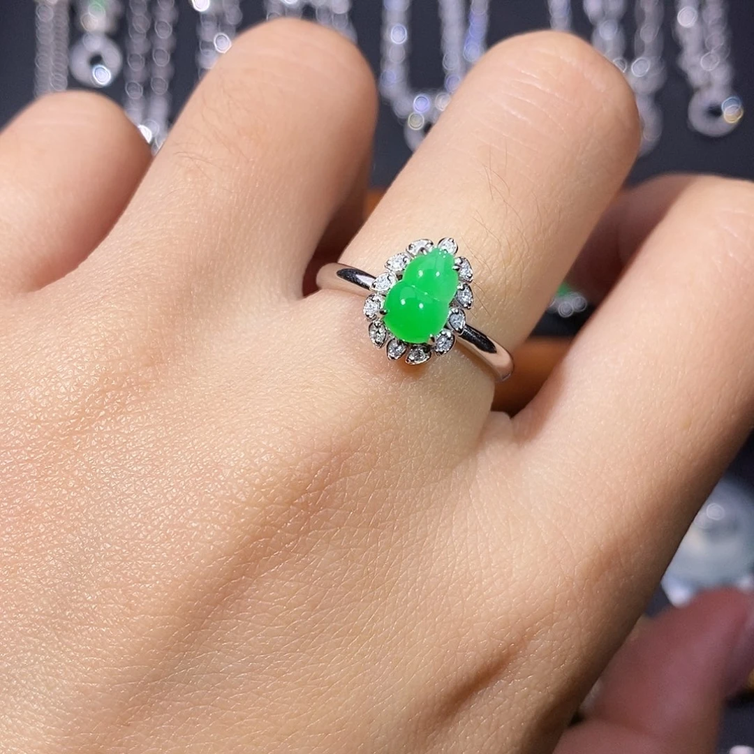 翡翠18K金镶嵌颈饰戒指