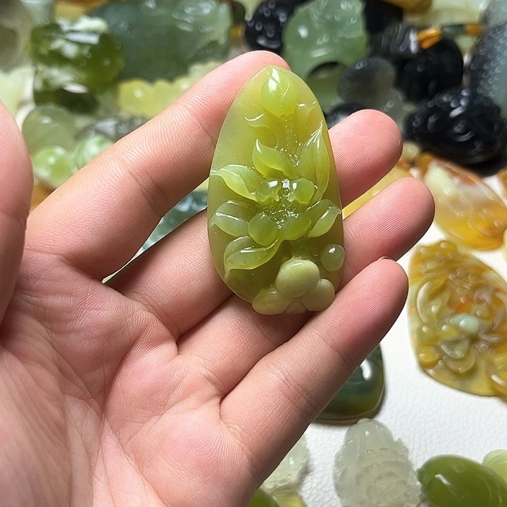 未镶嵌蛇纹石玉颈饰