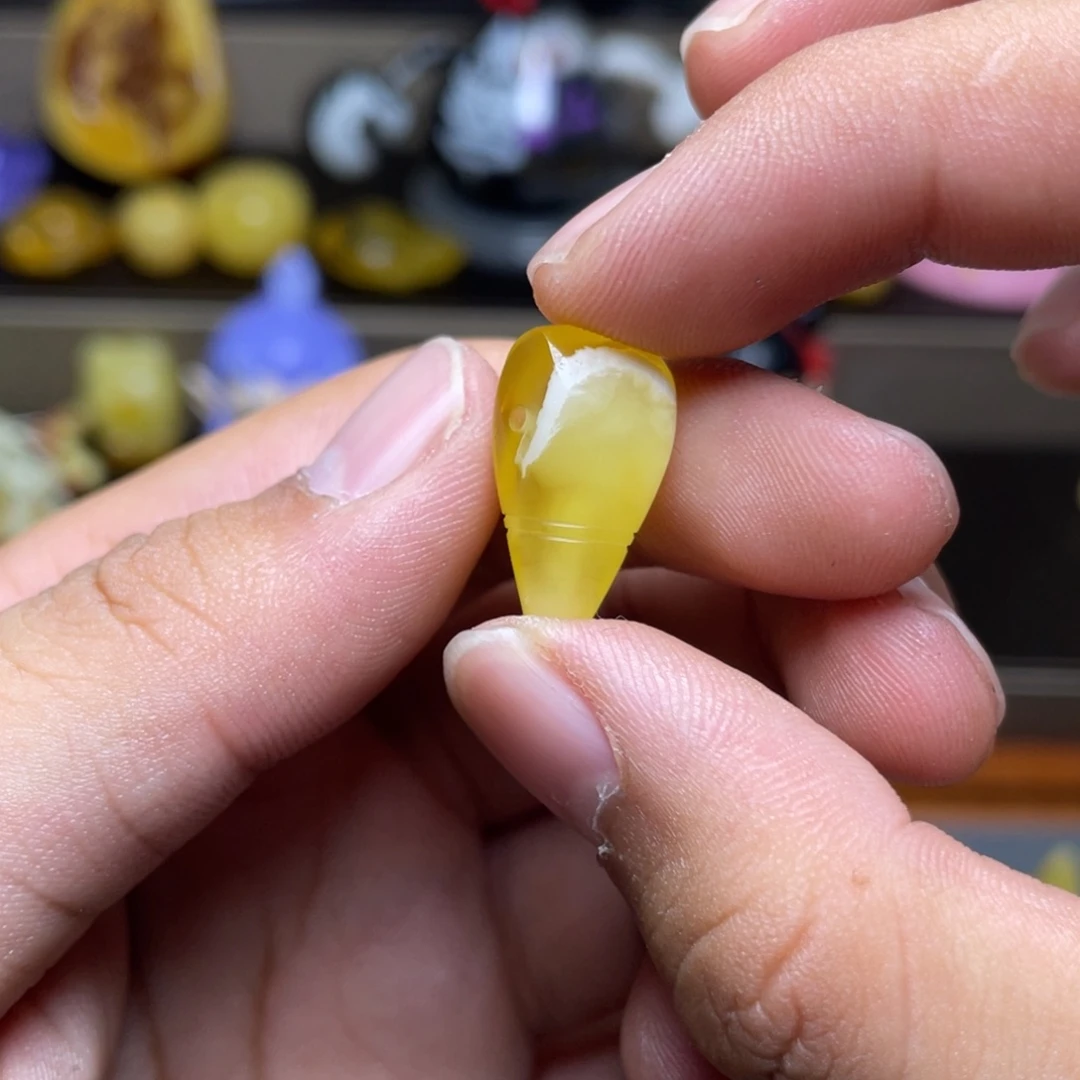 未镶嵌琥珀珠宝奇石