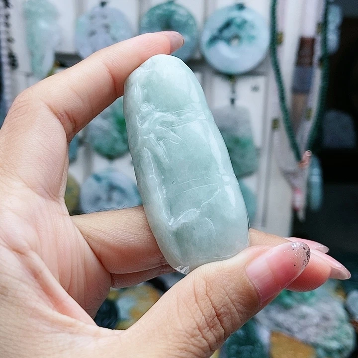 颈饰足铂镶嵌翡翠翡翠