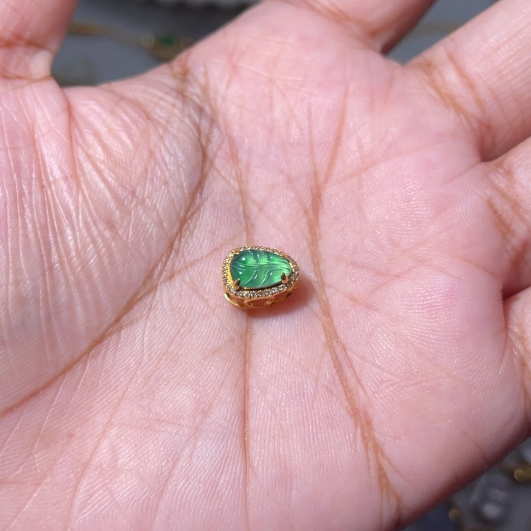 吊坠(不含链)18K金镶嵌翡翠