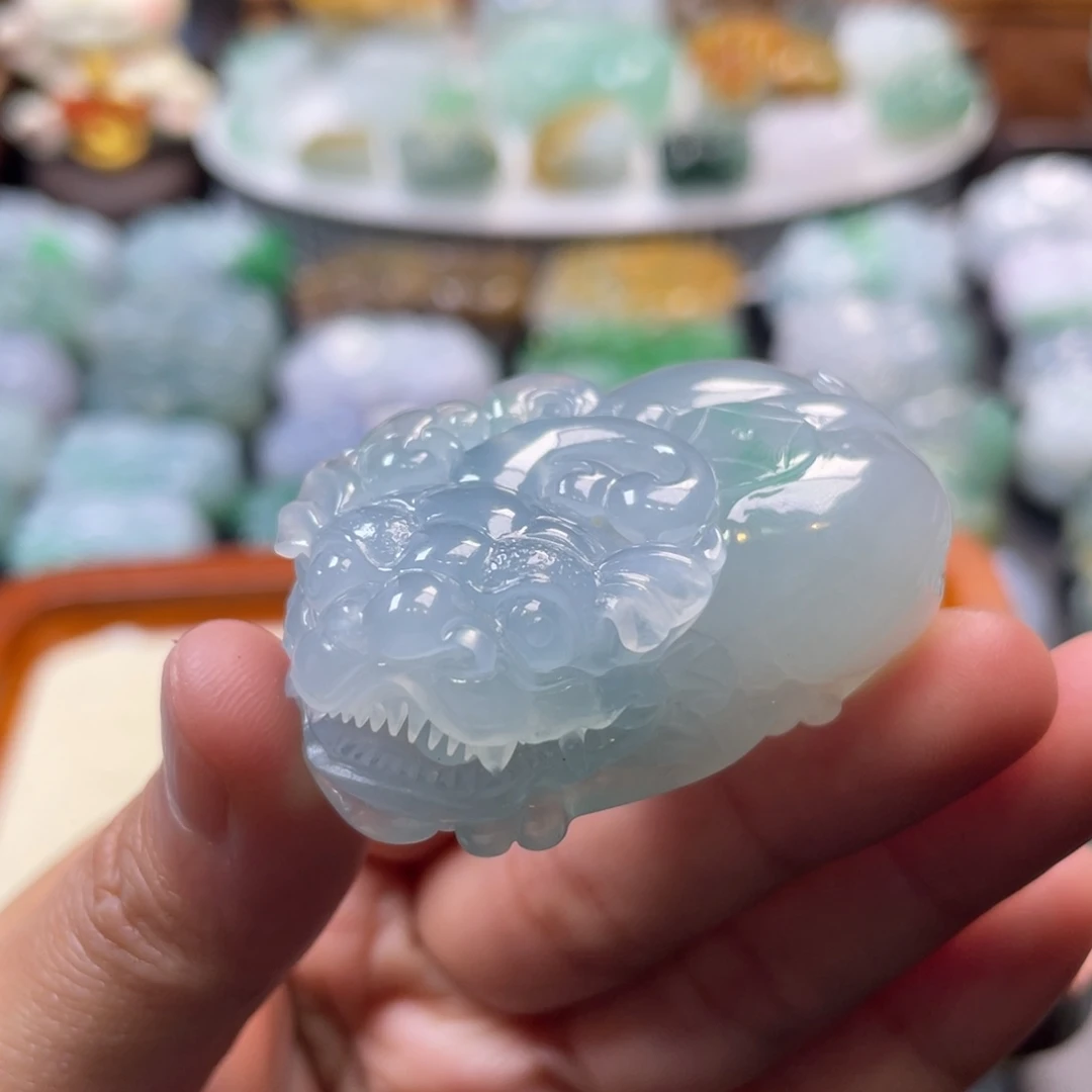 海***果翡翠未镶嵌颈饰貔貅