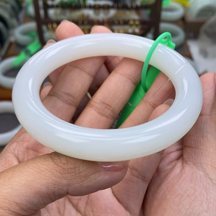 未镶嵌手镯和田玉