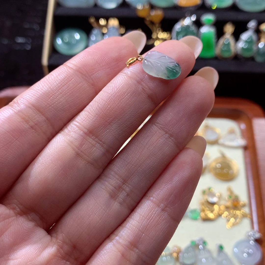 翡翠颈饰18K金镶嵌翡翠