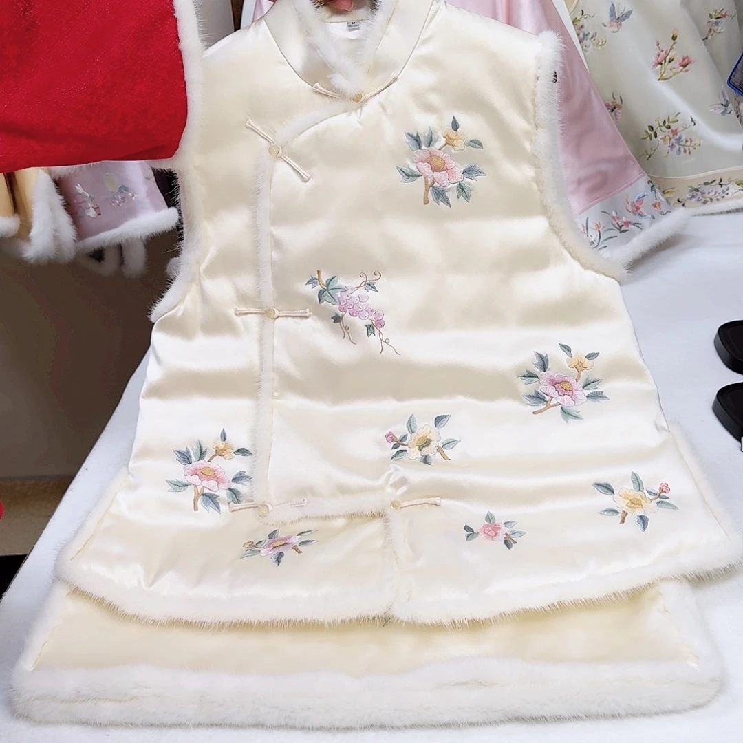 织绣真丝琵琶襟 羽绒马甲