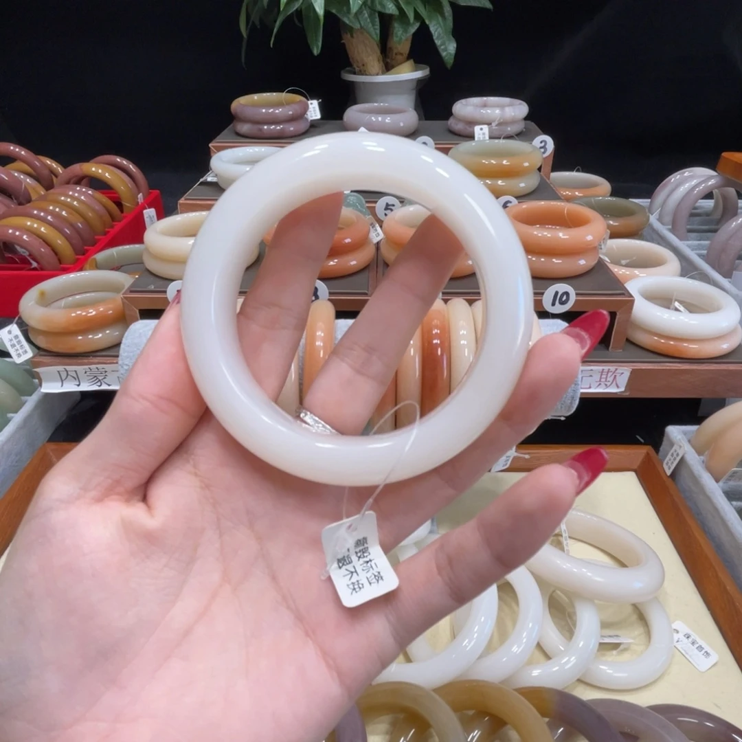 长***姐石英质玉未镶嵌手镯